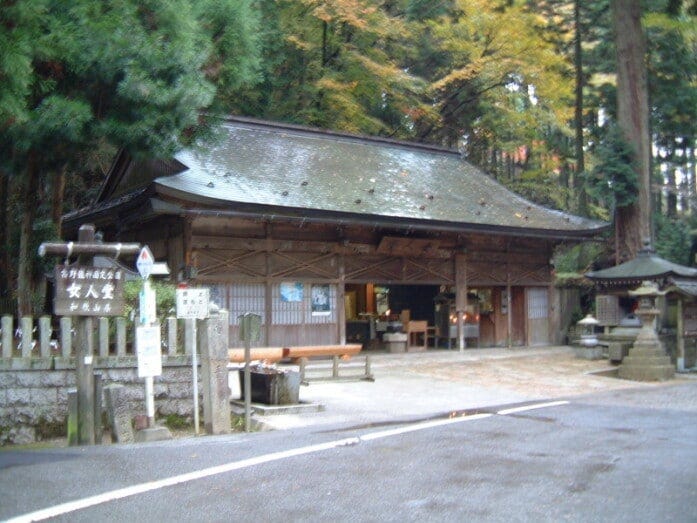 女人禁制だった頃の名残である女人堂(2008年11月9日撮影)