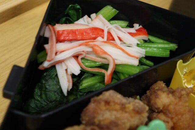 ダイソー　弁当箱（三分割式）　使用例　仕切り