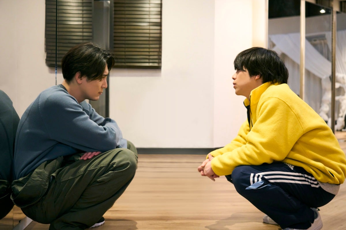 間宮祥太朗、重岡大毅（C）2024映画『ある閉ざされた雪の山荘で』製作委員会（C）東野圭吾／講談社