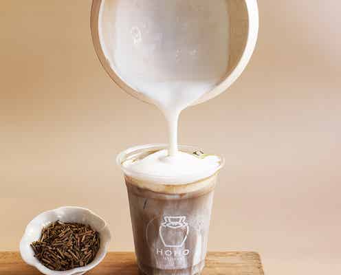 京都のほうじ茶専門店「HOHO HOJICHA」四条河原町に、奥深く香ばしい特製ラテ提供