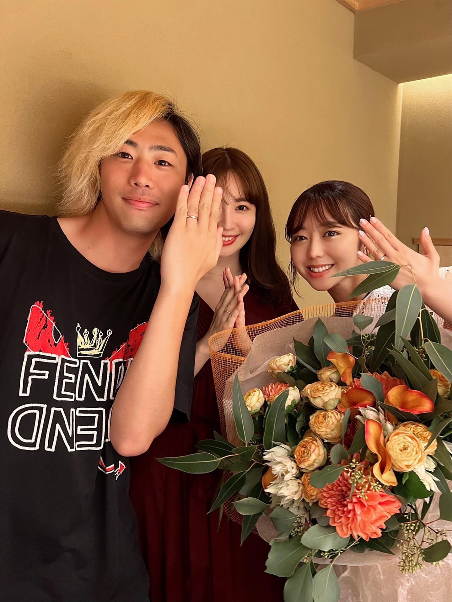 峯岸みなみ、夫・てつやから小嶋陽菜への“失礼ぶっこき写真”初公開 3ショットに反響