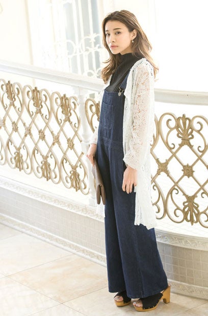 カットデニムVネックオールインワン「Re:EDIT by GALSTAR」3,298円(税込)／画像提供：Re:EDIT by GALSTAR