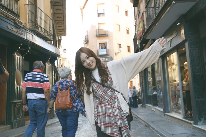 星野みなみ「#乃木坂世界旅 今野さんほっといてよ!」スペイン編Day1独占オフショット(C)AbemaTV