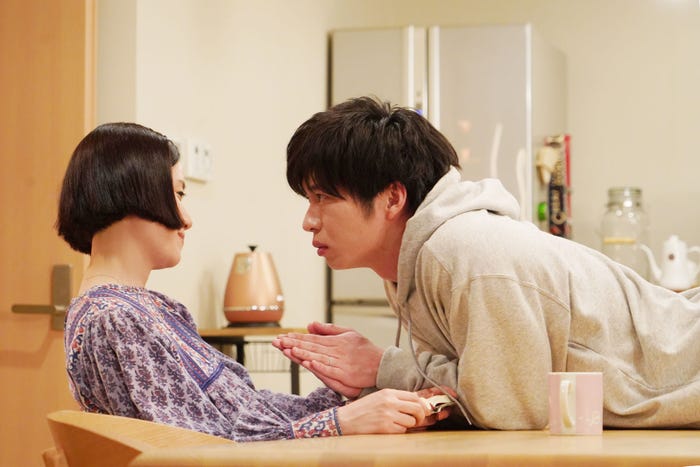 原田知世、田中圭「あなたの番です」第3話より(C)日本テレビ