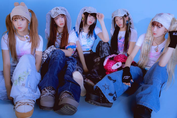 NewJeans(C)2022 ADOR. All Rights Reserved.