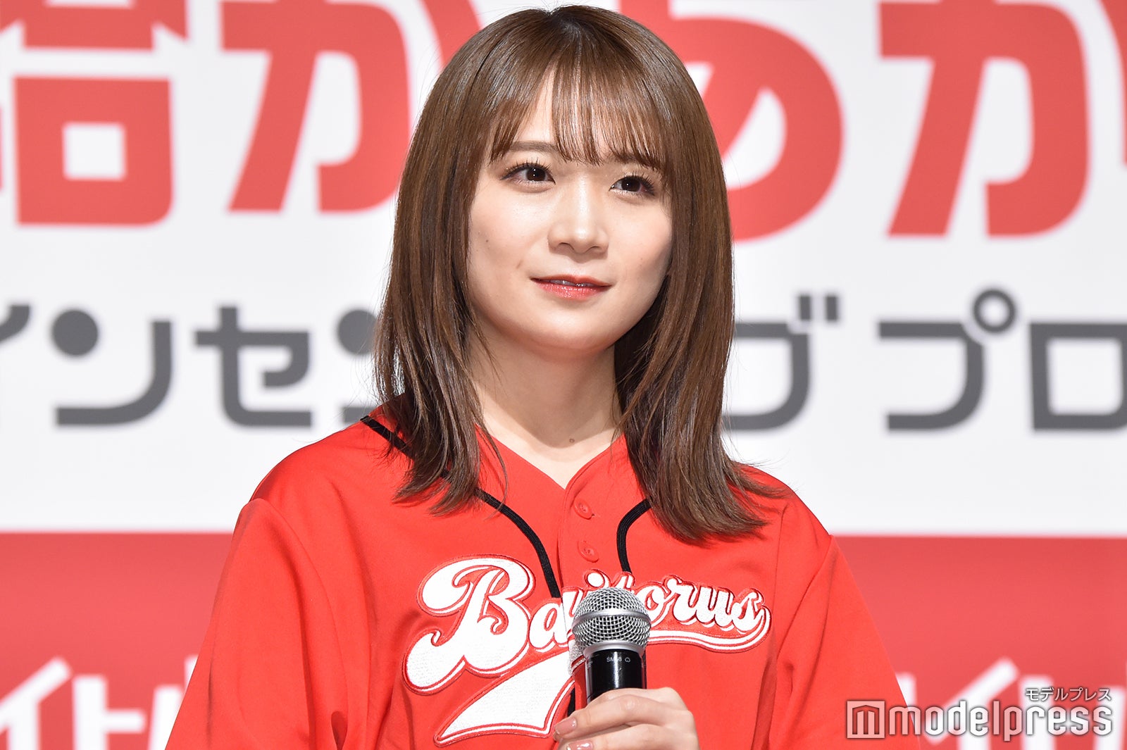 秋元真夏、生田絵梨花＆若月佑美と“乃木坂46公式お兄ちゃん”バナナマン