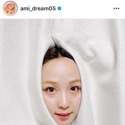 Dream Ami、シュールな“顔だけショット”が「エモすぎる」「カオナシかと」と話題に