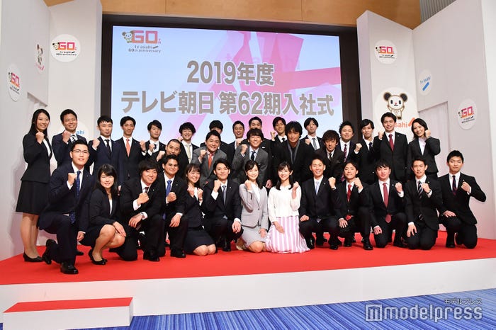 高橋一生らがサプライズ登場したテレビ朝日「2019年度入社式」 (C)モデルプレス