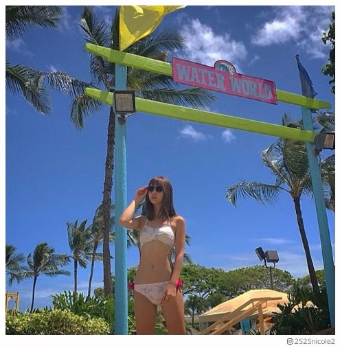 藤田ニコルの美くびれに絶賛集まる キュートな“ビキニコレクション”にも注目