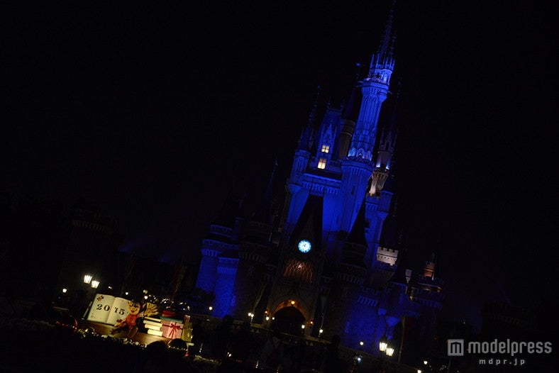 ライトアップされたシンデレラ城