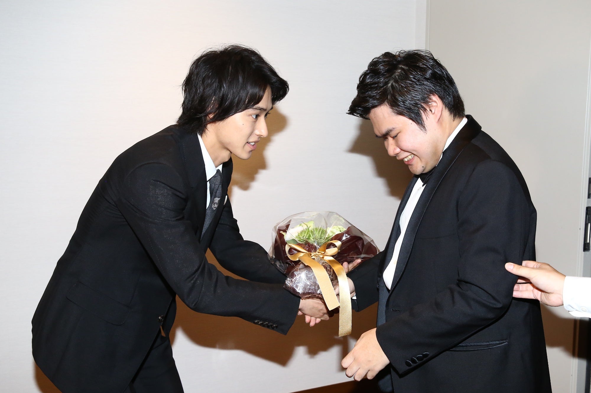 山崎賢人、辻井伸行氏（C）2018「羊と鋼の森」製作委員会