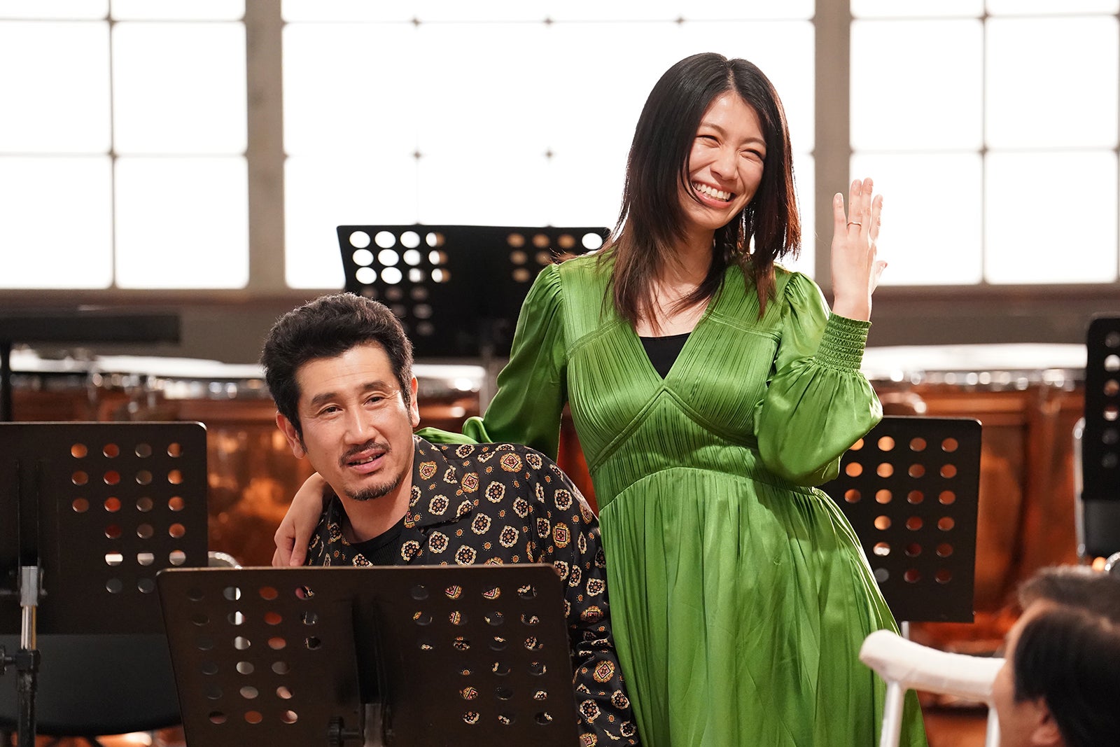 渋川清彦、瀧内公美／「リバーサルオーケストラ」第8話より（C）日本テレビ