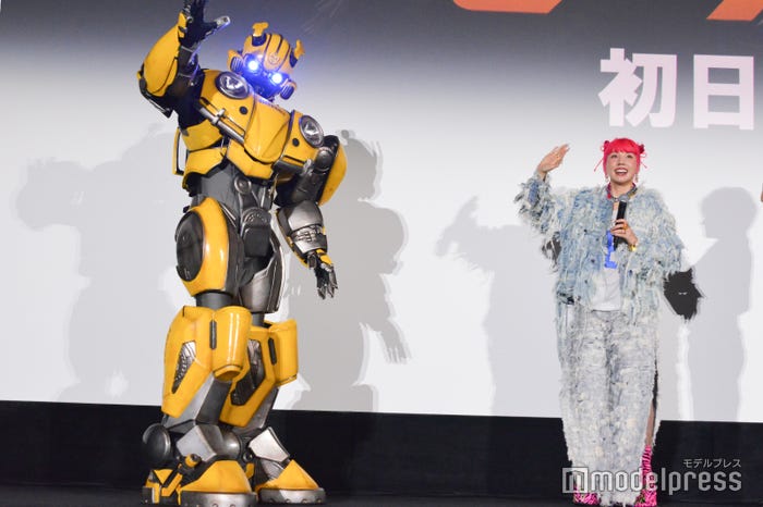 バンブルビー、仲里依紗(C)モデルプレス