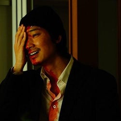 綾野剛が不敵な笑みを浮かべる「ホムンクルス」場面写真が解禁に Netflixでの配信も決定