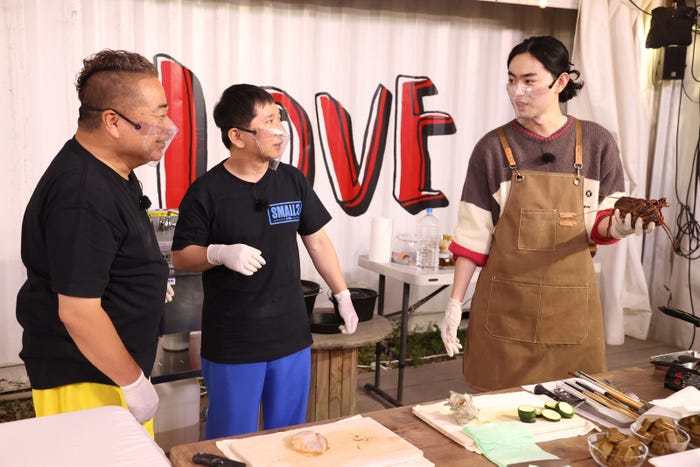 (左から)出川哲朗、田中裕二、菅田将暉(C)フジテレビ