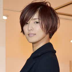 鷲尾伶菜ら元flowerメンバー 藤井萩花の結婚祝福 モデルプレス