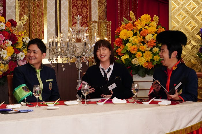 ノブ、本田翼、岡村隆史(C)日本テレビ