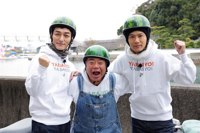 草なぎ剛、出川哲朗、稲垣吾郎(C)テレビ東京