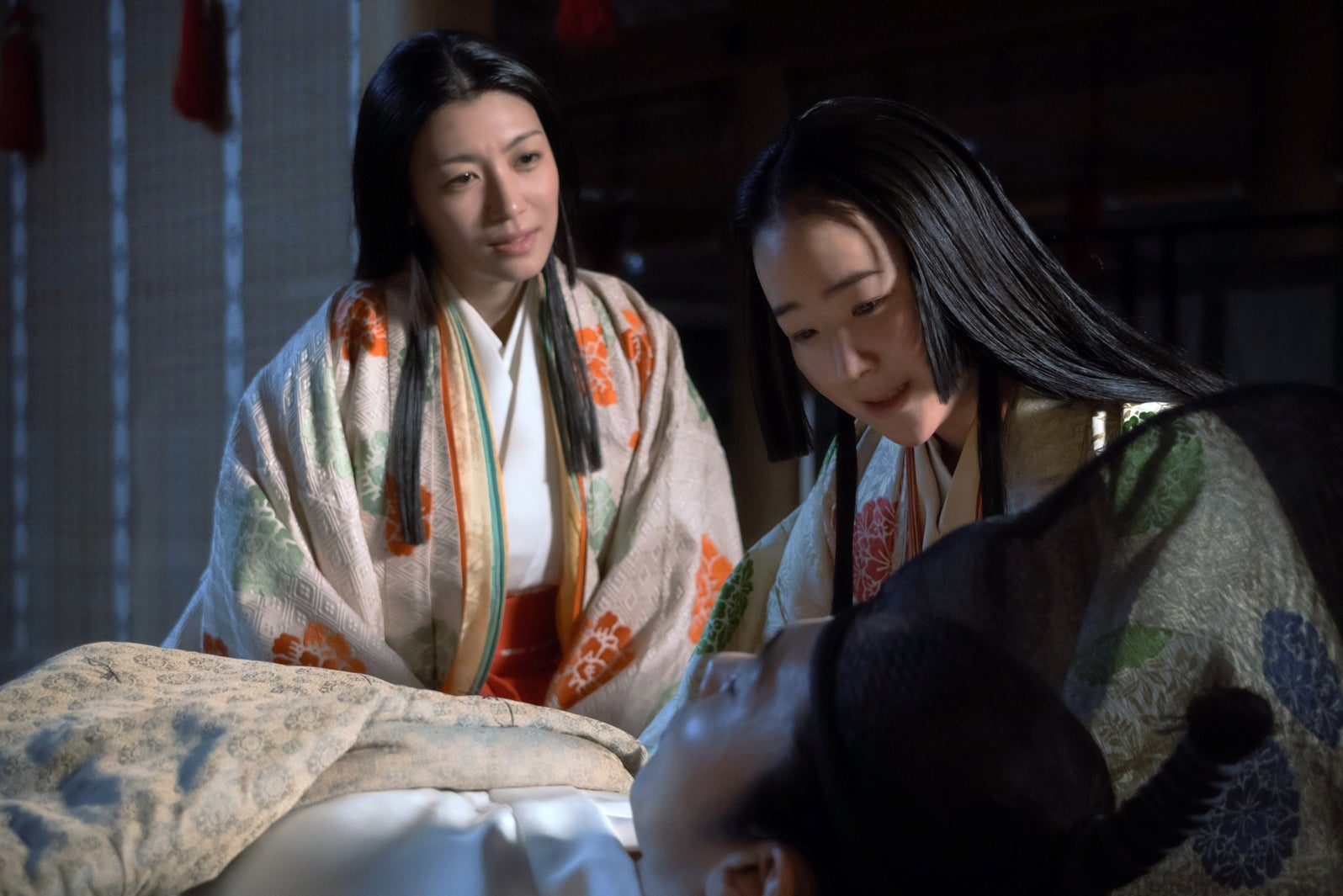 瀧内公美、黒木華「光る君へ」第28話（C）NHK