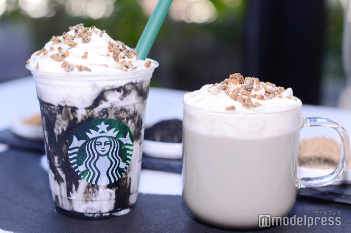 「ゴマ ゴマ ゴマ フラペチーノ」と「ゴマ ゴマ ゴマ ラテ」 (C)モデルプレス