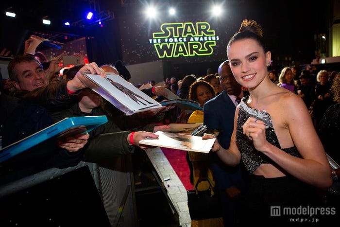 「スター・ウォーズ」シリーズ初のヒロイン“デイジー・リドリー”(C)2015Lucasfilm Ltd.&TM.All Rights Reserved.
