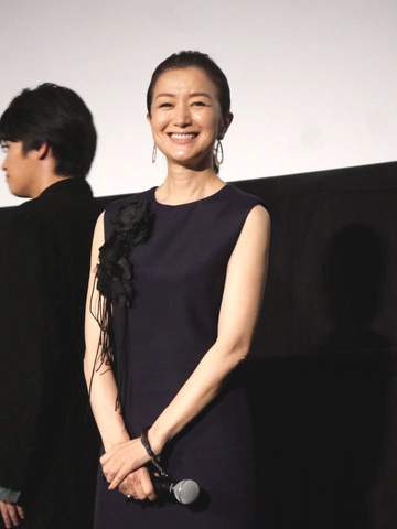 鈴木京香 えっ？58歳なんて信じられない…発光するような美貌で観客魅了
