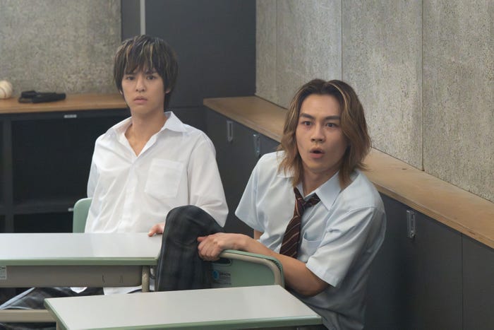 奥野壮、松田元太「ビリオン×スクール」最終話より(C)フジテレビ