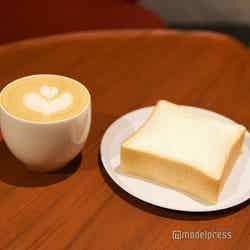 カプチーノとクリームボックス(C)モデルプレス