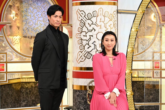 進藤学、浅田舞(C)TBS