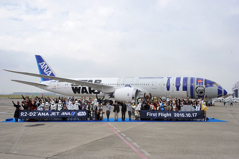 「スター・ウォーズ」飛行機、日本初フライト実施　こだわりの世界観に搭乗者も大満足