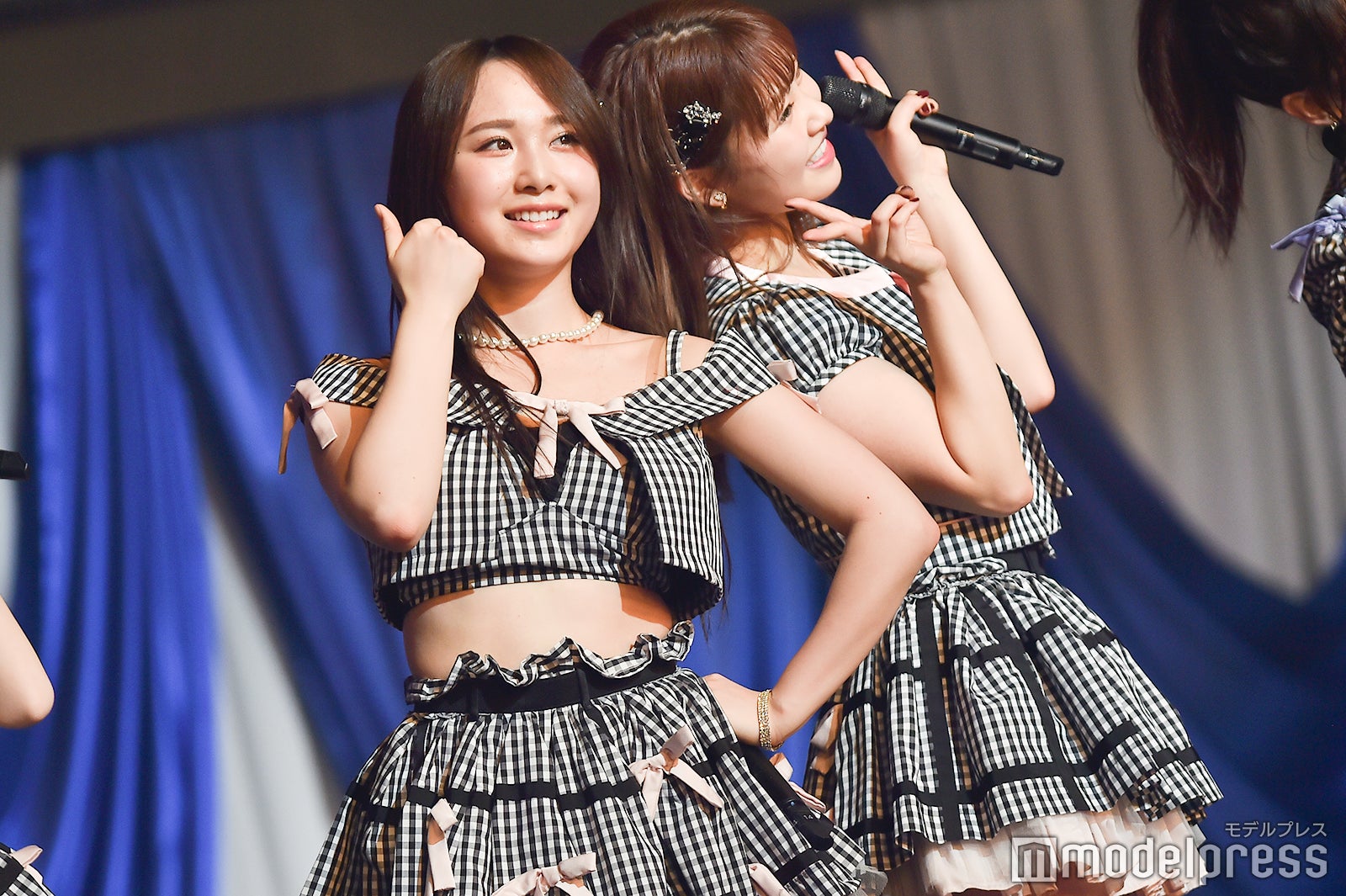 高橋朱里、中西智代梨「AKB48 チームB単独コンサート～女神は可愛いだけじゃない～」 （C）モデルプレス