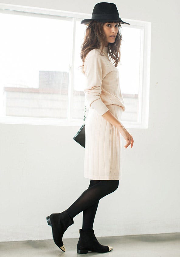 ストライプ編みニット ハイネックプルオーバー+ストライプ編みニットスカート「STYLEST」6,250円(税別)/画像提供:STYLEST