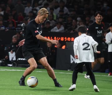 本田圭佑、小学生相手に手加減なし 自身考案の大会優勝チームとの一戦で計21-3と圧勝