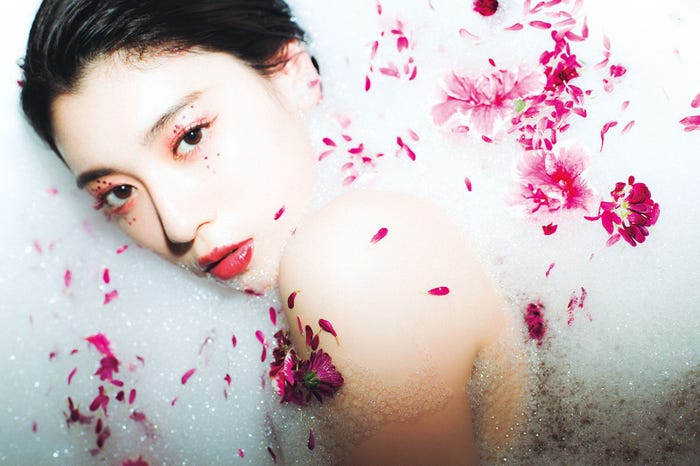 「みよしーくれっと」より 撮影/MARCO (C)集英社