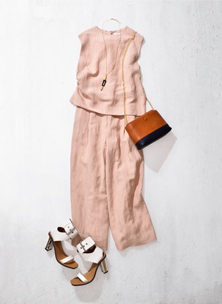 セットアップ￥12,960（税込）、ネックレス￥4,536（税込）、バッグ￥4,536（税込）、サンダル￥12,744（税込）（C）TOPLOG