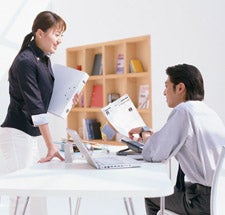 笑顔に勝るものなし 社会人男性が 職場で好きになる女子のタイプ モデルプレス