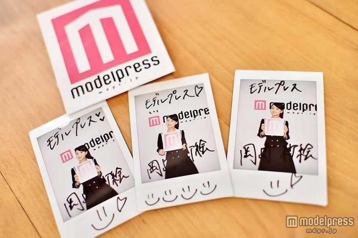 岡崎紗絵さんの直筆サイン入りチェキを3名様にプレゼント