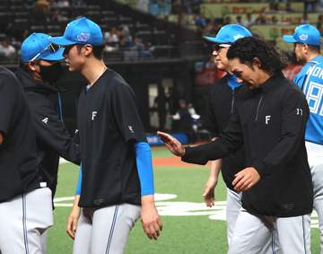 日本ハムが延長12回引き分け 九回2死から清宮幸が執念同点適時打 伊藤は8回3失点の粘投、五回に西武・黒田コーチと一触即発も