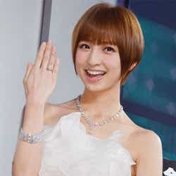 モデルプレス - AKB48篠田麻里子、3億円ジュエリー×セクシードレスで「宝くじ当たった気分」