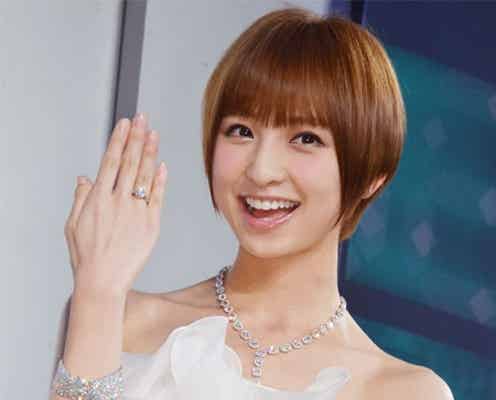 AKB48篠田麻里子、3億円ジュエリー×セクシードレスで「宝くじ当たった気分」