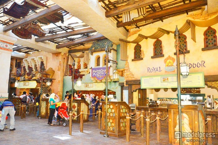 異国情緒漂う店内