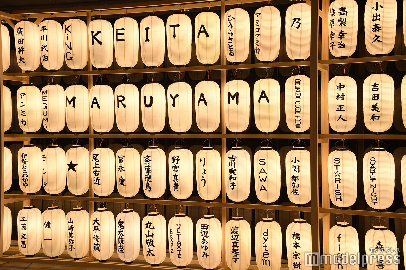 「春はあけぼの、夏は夜、秋は夕暮れ、冬はつとめて…IT’S SHOW TIME」（C）モデルプレス