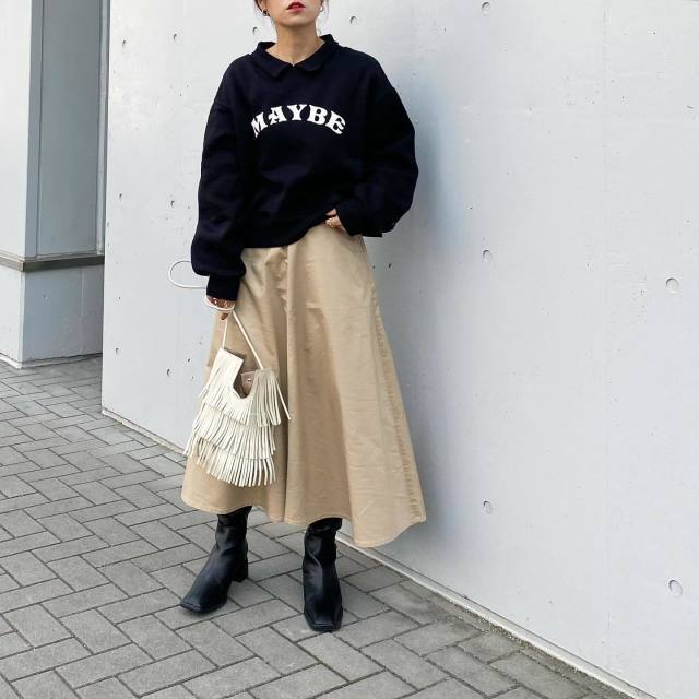 ベージュスカート