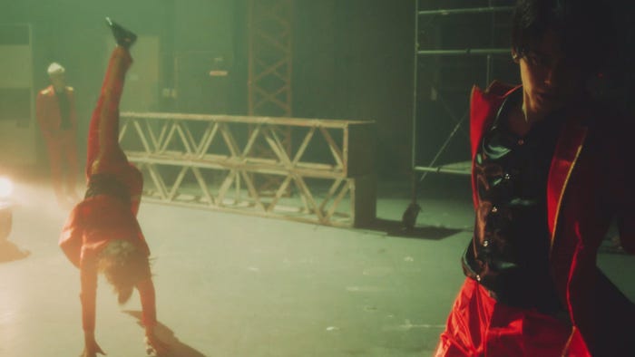 吉本坂46RED「君の唇を離さない」MVより(提供写真)