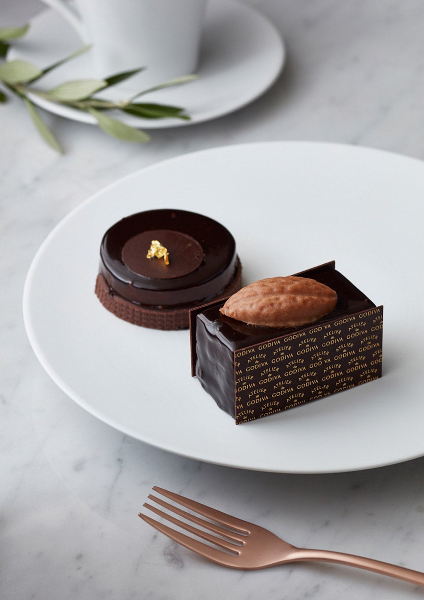 パレ ショコラ（写真左）、シン ガトー ショコラ（写真右）／画像提供：ゴディバ ジャパン株式会社