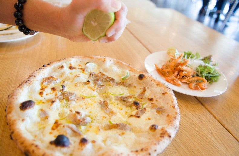 熱々の焼き立てピザが名物／画像提供：瀬戸内finder