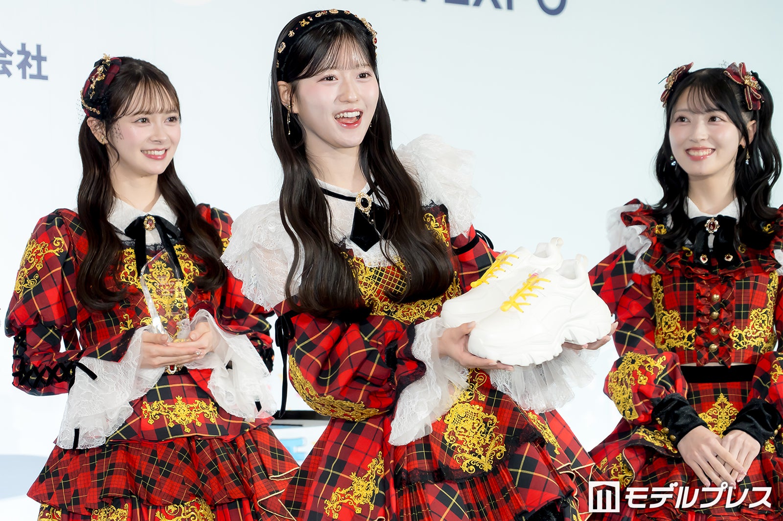 伊藤百花、八木愛月、佐藤綺星（C）モデルプレス