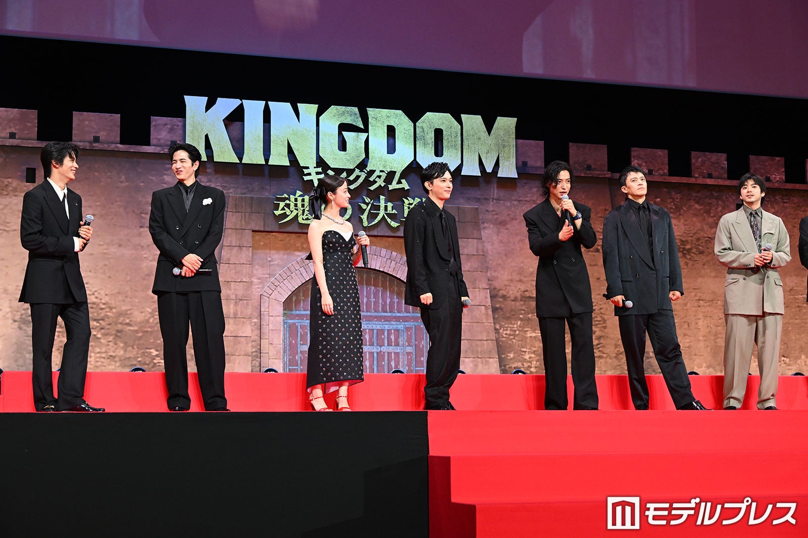 （左から）神尾楓珠、志尊淳、橋本環奈、吉沢亮、山崎賢人、小栗旬、山田裕貴（C）モデルプレス