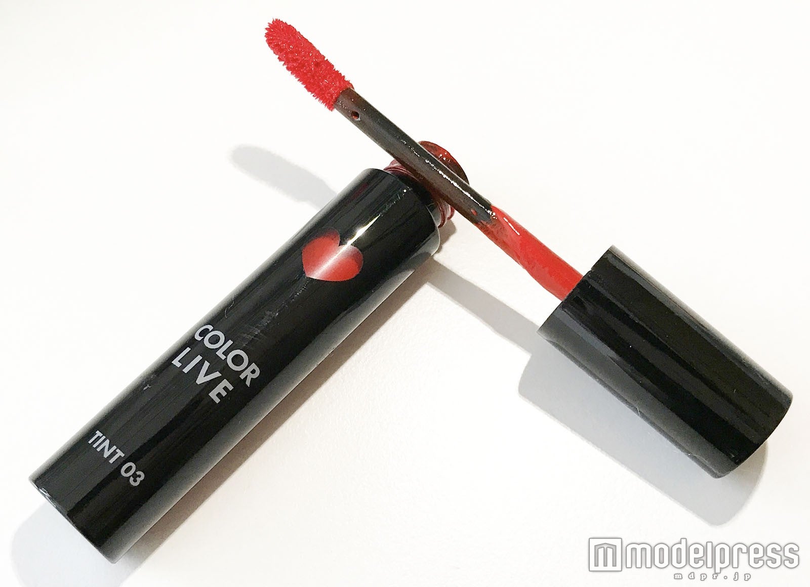 【Aritaum(アリタウム)】「カラー ライブ ティント “03 APPLE LIPS”」／写真：Risa（C）モデルプレス