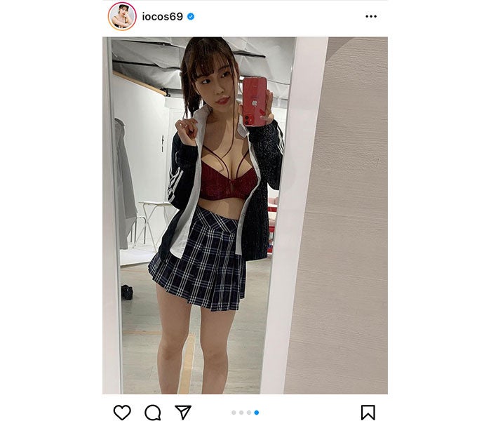 伊織いお 制服脱いで下着見せつけ Jkコス最高です 似合いすぎてヤバイ モデルプレス